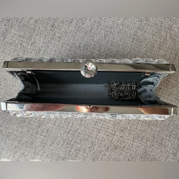 La Regale Elegant Silver Clutch Bag - Picture 7 of 15